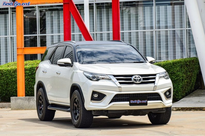 
								TOTOTA FORTUNER 2.4 V 2016 full									