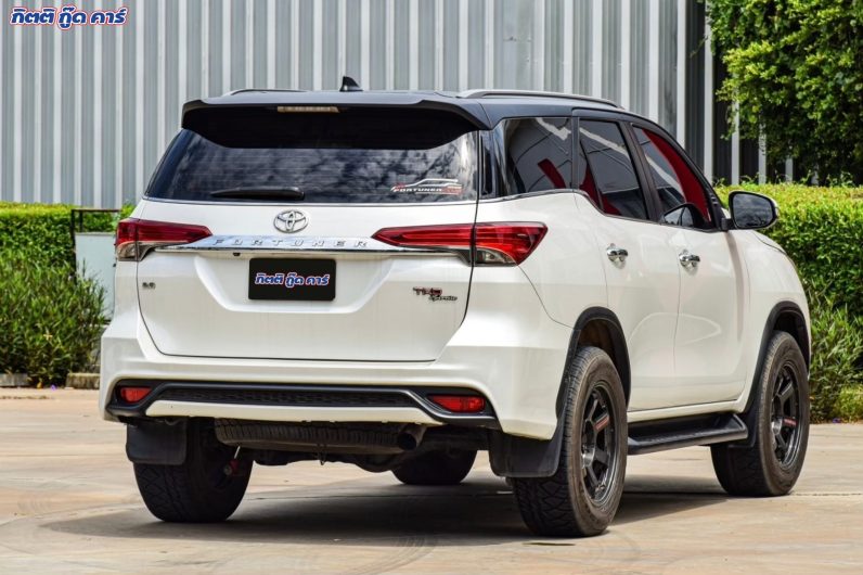 
								TOTOTA FORTUNER 2.4 V 2016 full									