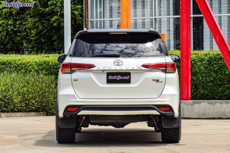 
								TOTOTA FORTUNER 2.4 V 2016 full									