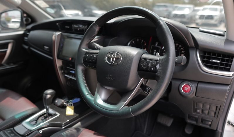 
								TOYOTA FORTUNER 4WD 2.8 TRD SPORTIVO Black Top 2019 full									