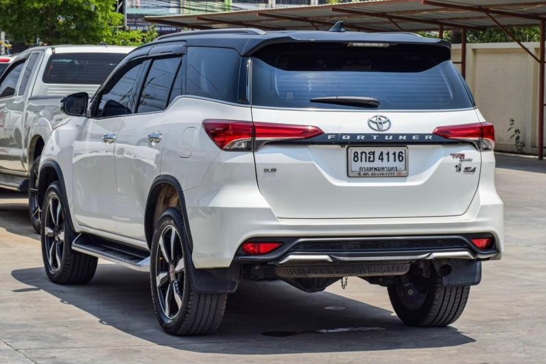 
								TOYOTA FORTUNER 4WD 2.8 TRD SPORTIVO Black Top 2019 full									