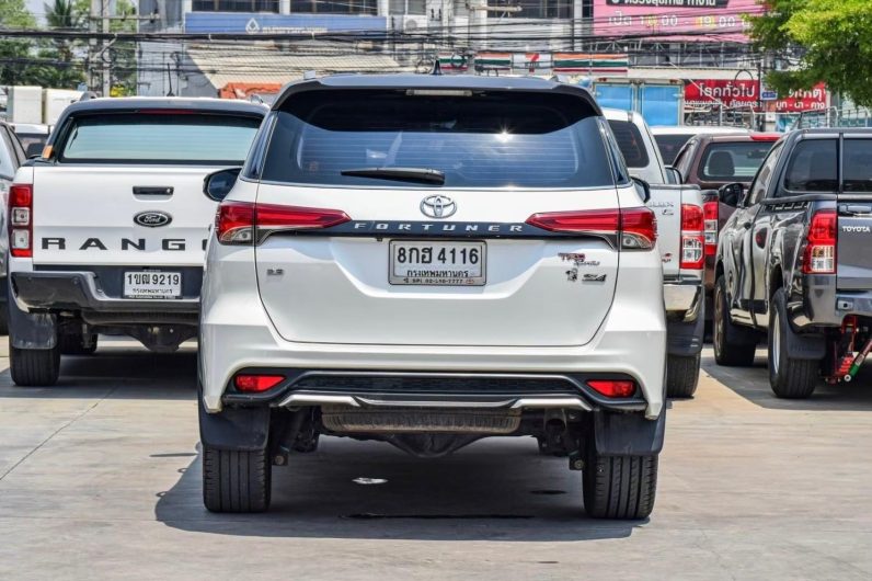 
								TOYOTA FORTUNER 4WD 2.8 TRD SPORTIVO Black Top 2019 full									