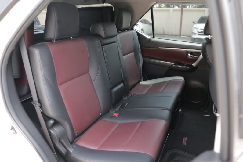 
								TOYOTA FORTUNER 4WD 2.8 TRD SPORTIVO Black Top 2019 full									