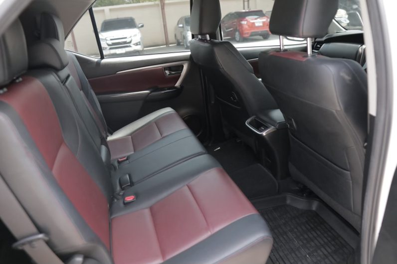 
								TOYOTA FORTUNER 4WD 2.8 TRD SPORTIVO Black Top 2019 full									