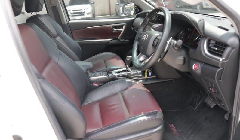 
								TOYOTA FORTUNER 4WD 2.8 TRD SPORTIVO Black Top 2019 full									