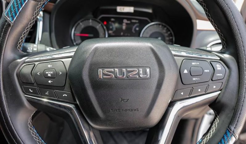 
								ISUZU MU-X 3.0 ULTIMATE 2023 full									